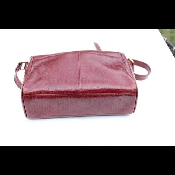 Etienne Aigner cross body bag - Picture 4 of 8